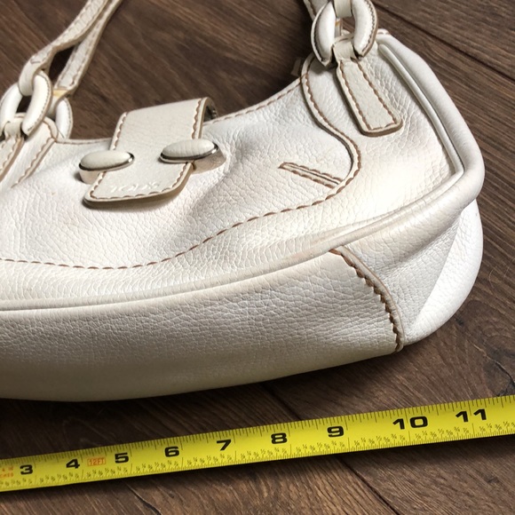 Tod's pebbled white handbag.   *3 - Picture 5 of 6